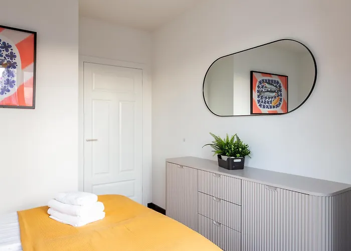 Marina Superior By Bookinghost